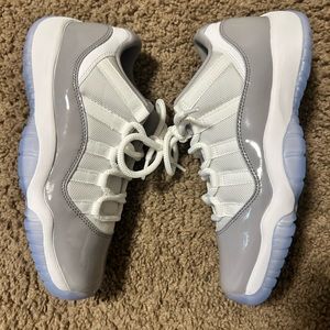 Jordan 11s size 7Y